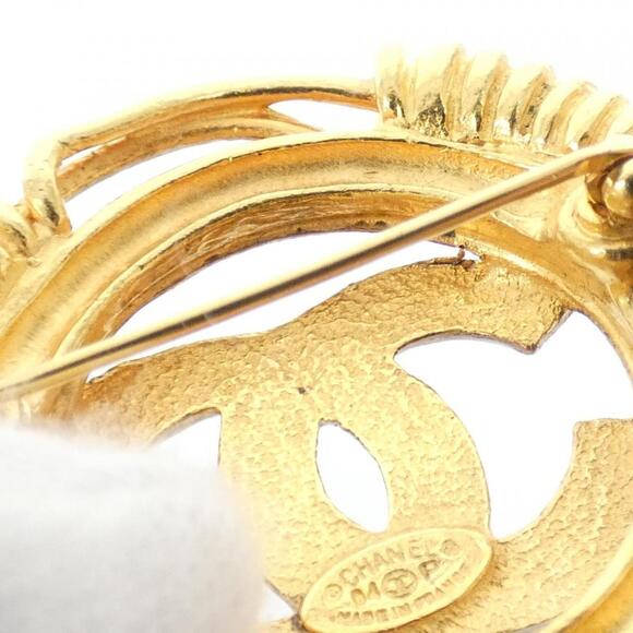 CHANEL Gold Brooch - Picture 6 of 7